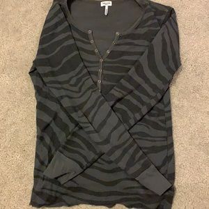 SPLENDID CAMO/ZEBRA PRINTED LONG SLEEVE TOP!
